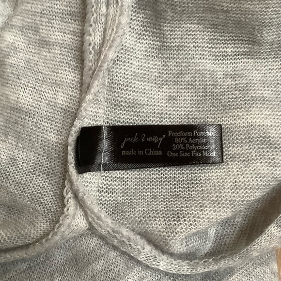 Jack & Missy OS one size gray Freeform poncho wrap with sheer asymmetrical hem - Picture 3 of 6